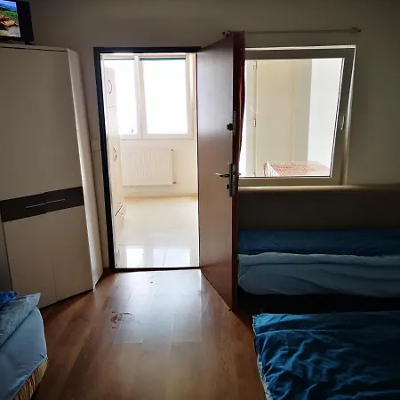 Byt Pre 8 Ludi Appartamento Komarov