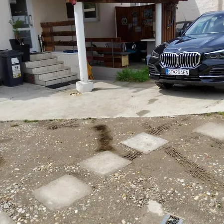 Byt Pre 8 Ludi Appartamento